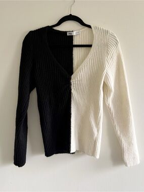 Zara two-tone colorblock Black & cream Contrast Ribbed V-Neck Sweater size Large